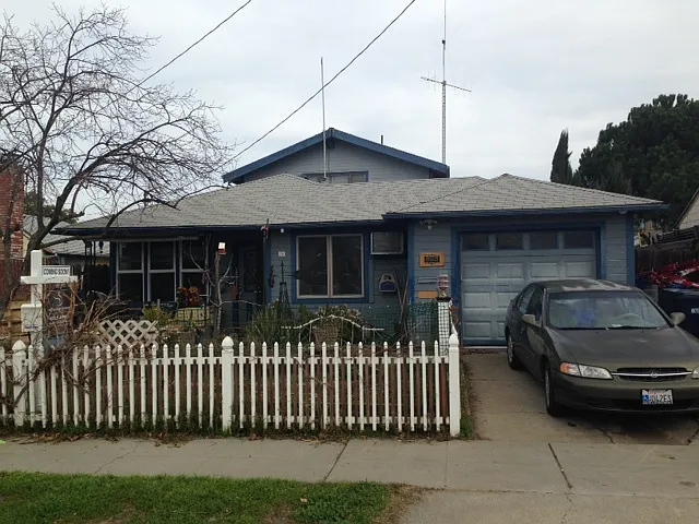 396 Adelle St photo 1