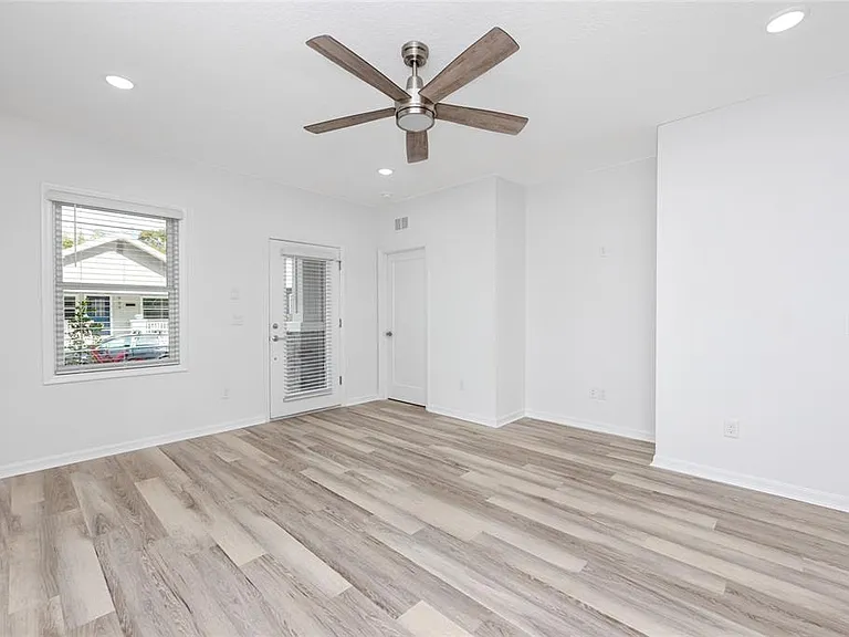 915 E 15th Ave #1 — Photo 12