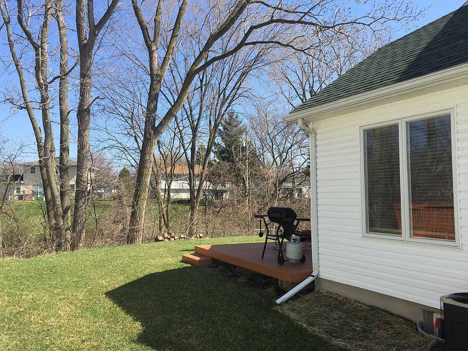 2nd image of 4824 Laurel Hill Pl