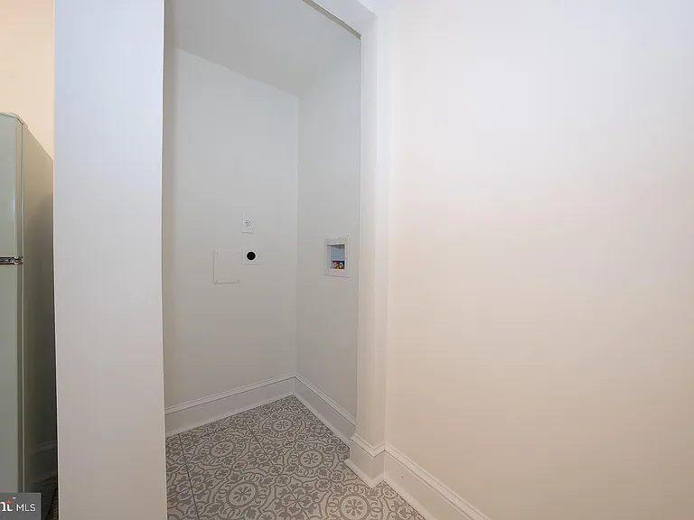 717 Miller St — Photo 47
