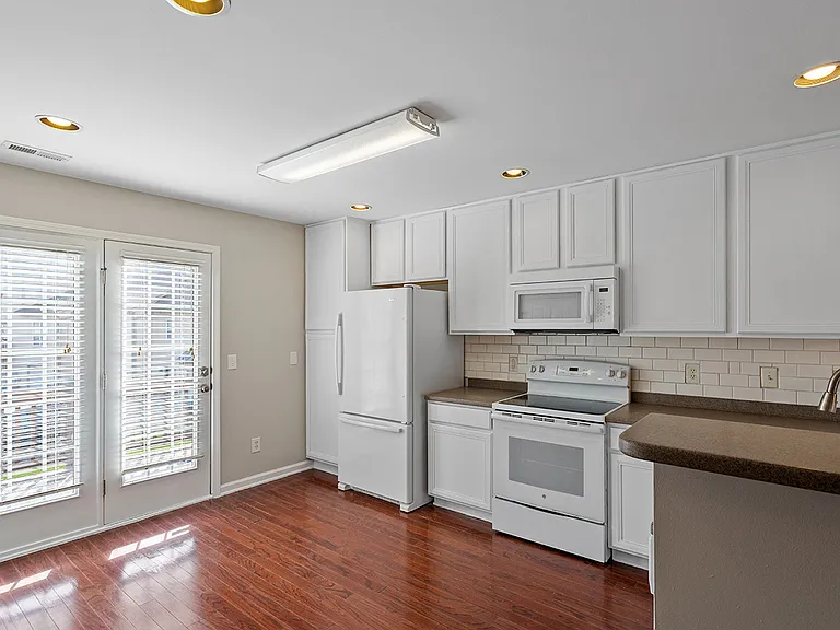 10028 Blackwell Dr — Photo 4