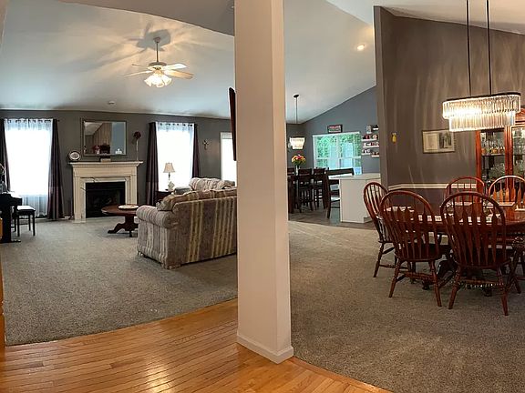 Foyer, great rm, & dining rm