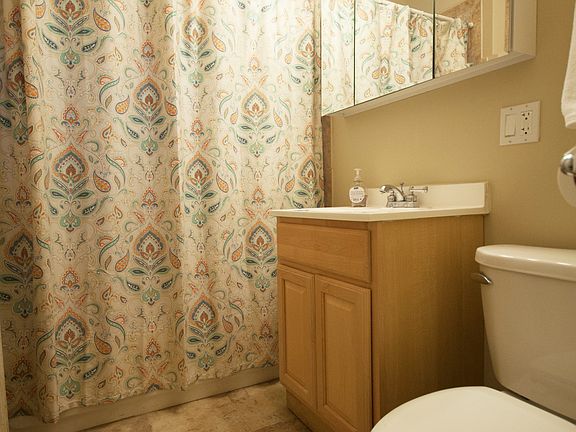 4th image of 1594 Oak Ave APT 2