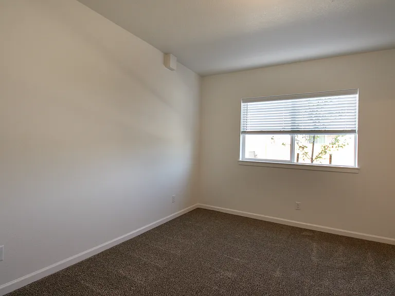 1902 SE Hankel St #13 — Photo 16