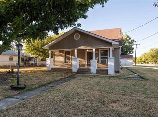 716 E Crafton St, Henrietta, TX 76365