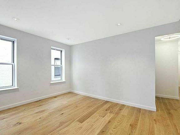 4th image of 370 Montgomery St #32