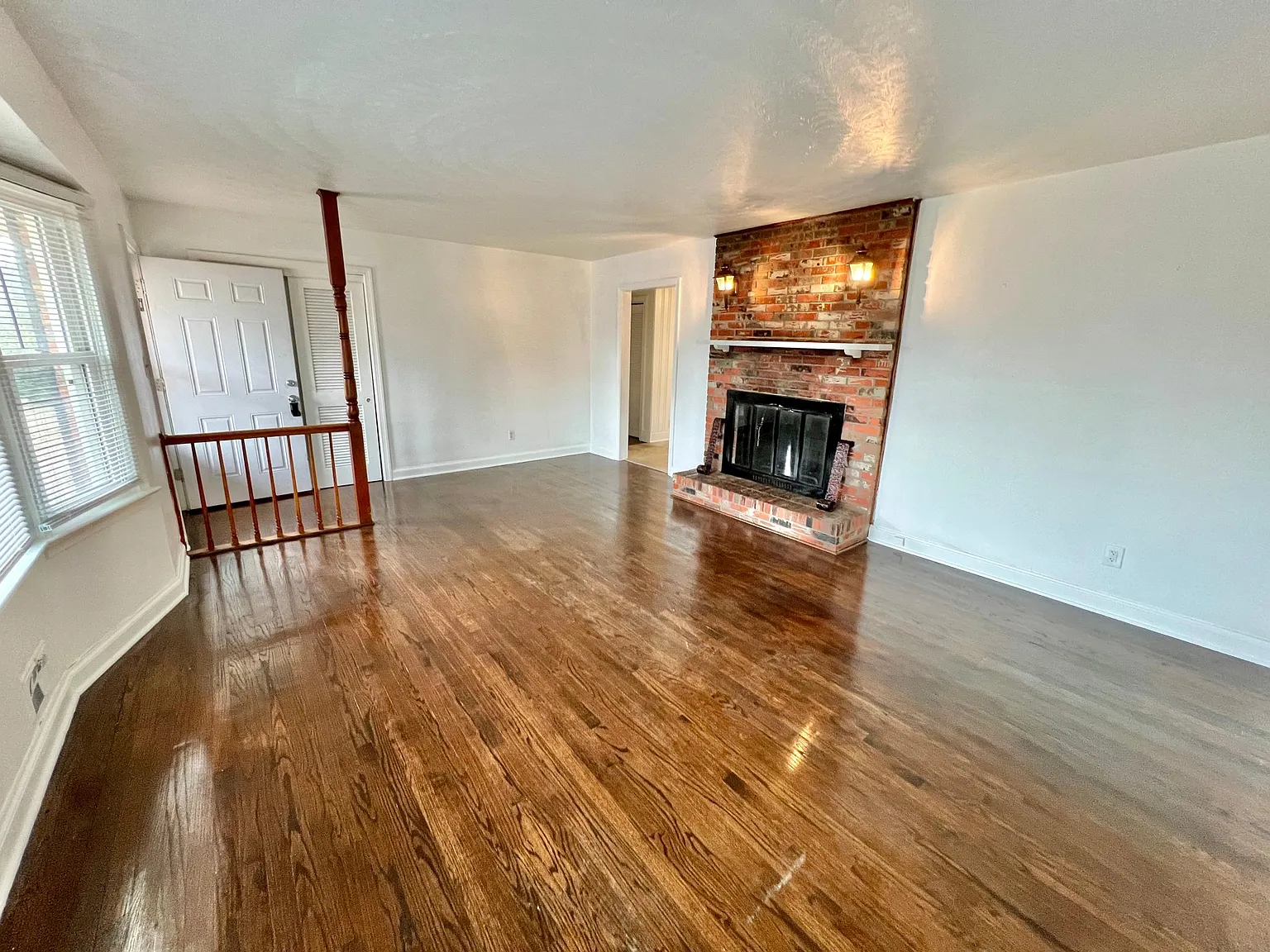 3 bed, 1413 sqft, $2,295 — Photo 2