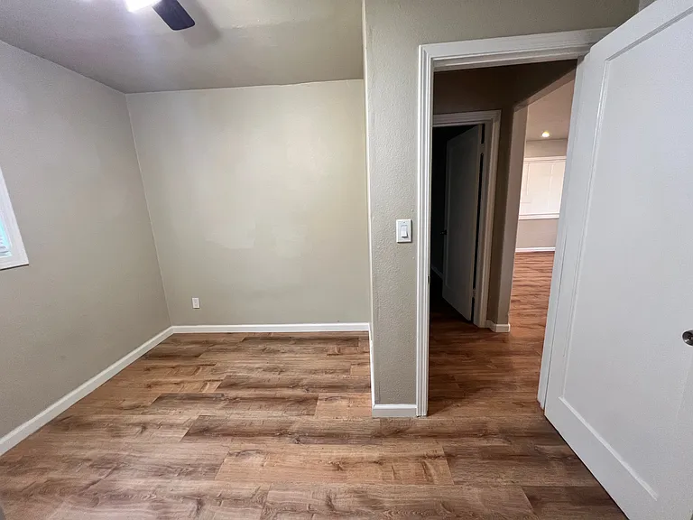 22887 Grand St — Photo 13