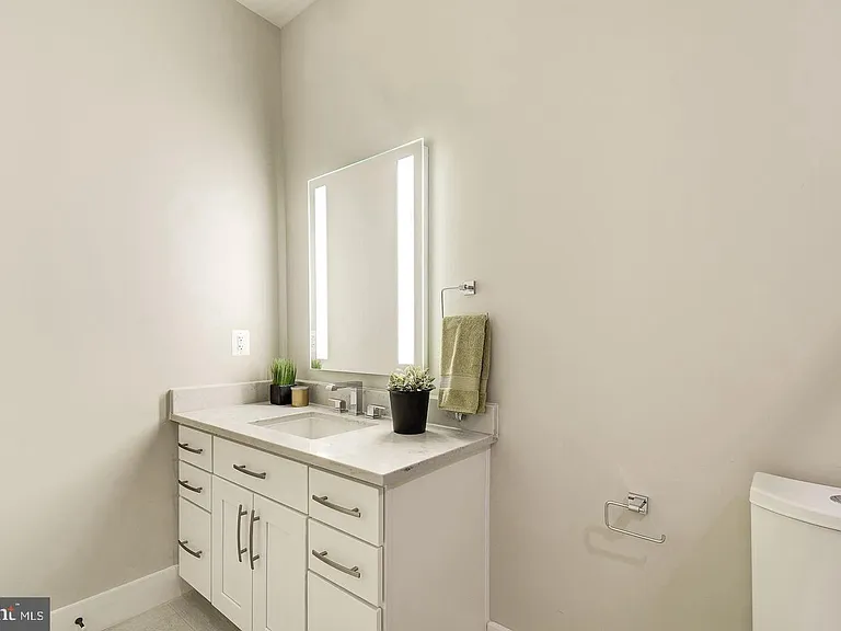 1411 Key Blvd #406 — Photo 27