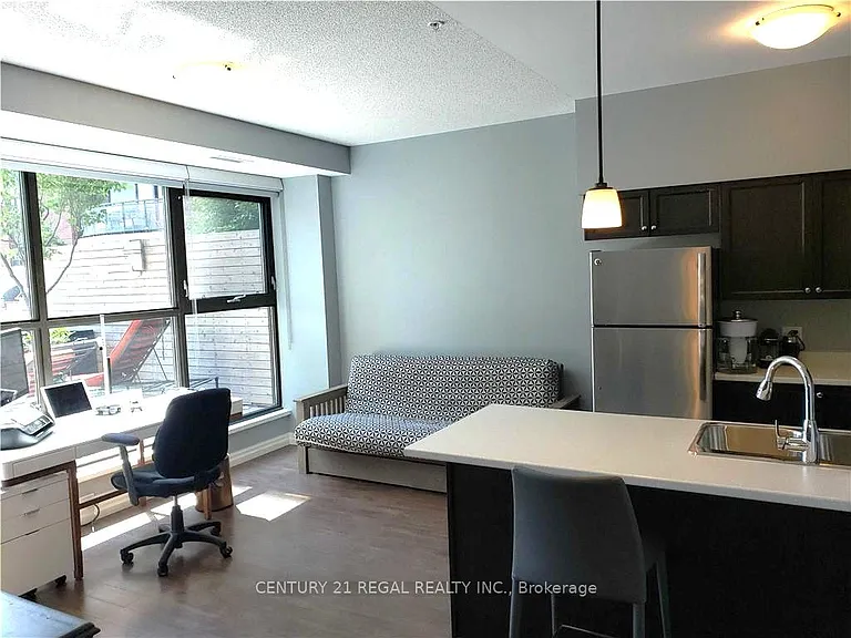 112 King St E #414 — Photo 6