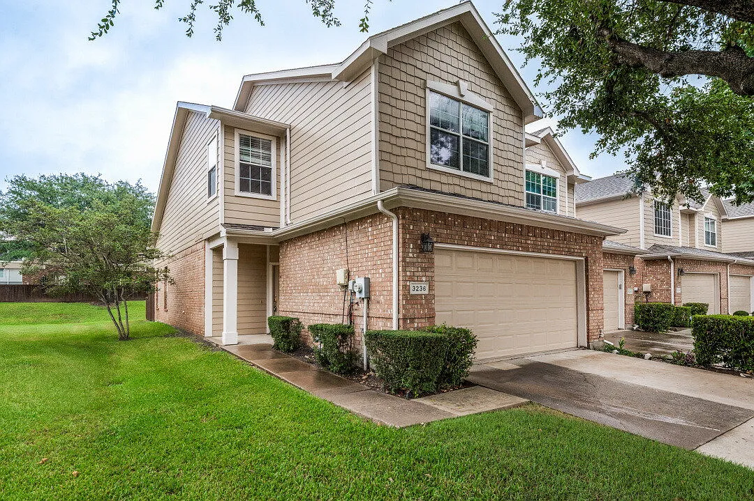 3 bed, 2.5 bath, 1746 sqft, $2,450 — Photo 2