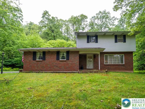 38 Summerfield Rd, Belvidere, NJ 07823