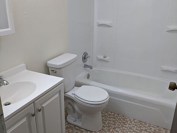 4th image of 1103 25th St #B3