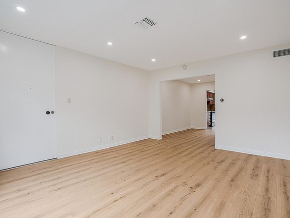 4th image of 238 W Loraine St #238