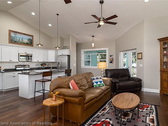 4th image of 115 Redwater Ln