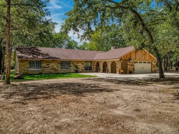 5504 Hillside Ln, Brenham, TX 77833
