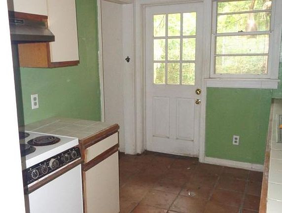3rd image of 909 NW 9th Ave