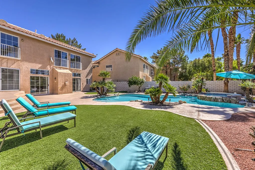 Stunning Luxury on Legacy Golf Course! Pool/Spa! — Photo 2