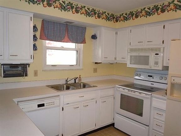 3rd image of 543 Crestgrove Ave