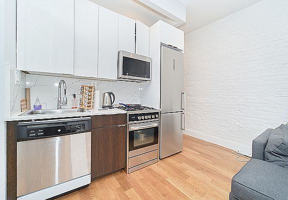 2nd image of 526 W 139th St #22