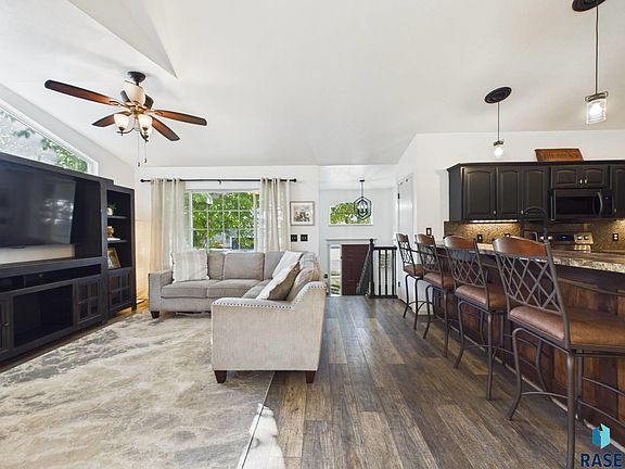 3rd image of 7016 W 50th St
