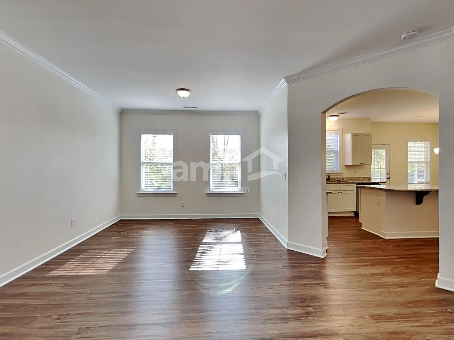 4 bed, 2.5 bath, 2323 sqft, $2,340 — Photo 4