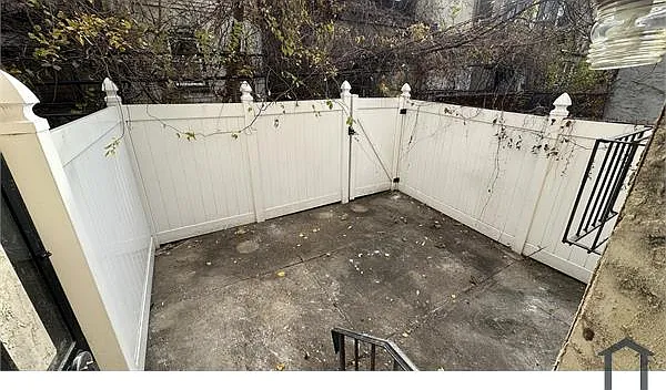 2437 N Hollywood St — Photo 11