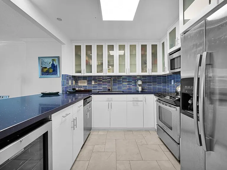 2301 Collins Ave #1015 — Photo 14