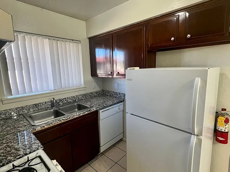 Welcome to our La Fontana Community! — Photo 8