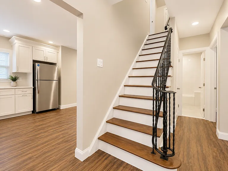 135 Mountain Ave — Photo 3