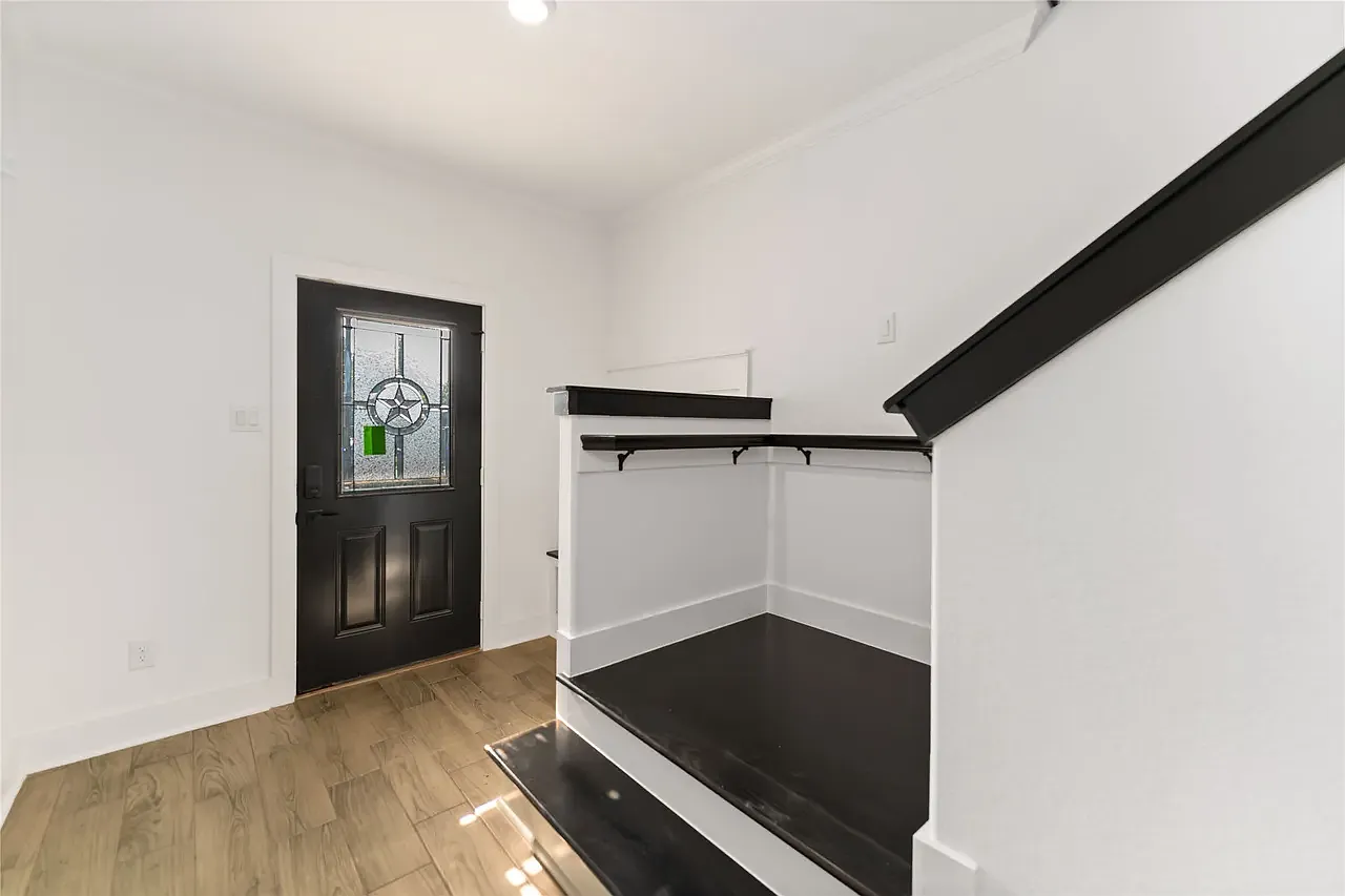 3 bed, 2.5 bath, 1600 sqft, $2,500 — Photo 3