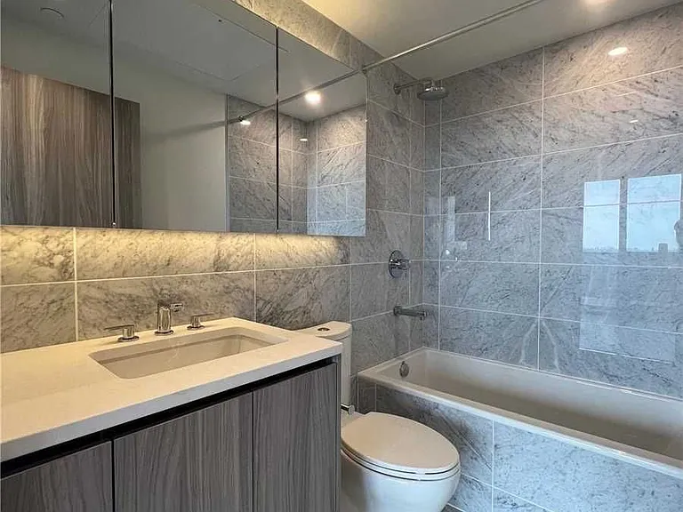 85 McMahon Dr #2802 — Photo 19