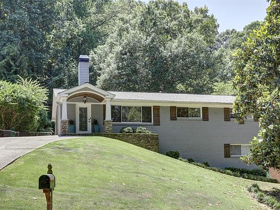 2nd image of 2609 Cove Cir