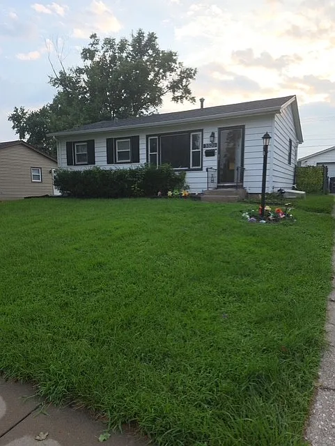 3520 Greenbrier Dr