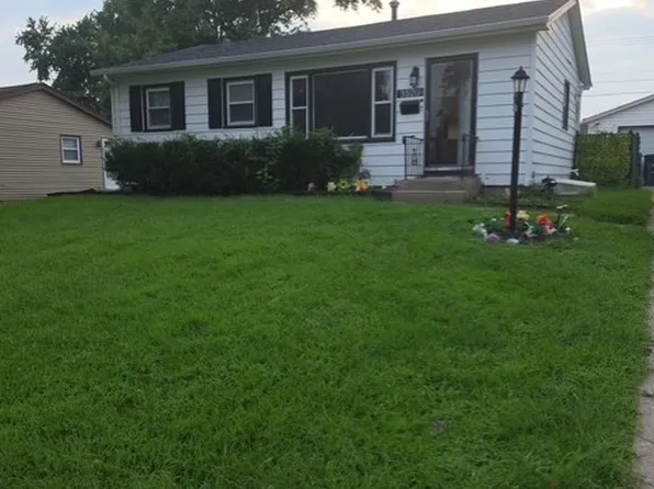 3520 Greenbrier Dr, Bettendorf, IA 52722