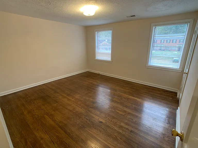 1691 Valley Ave — Photo 32
