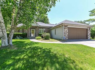 422 Eastern TRAIL, Mukwonago, WI 53149