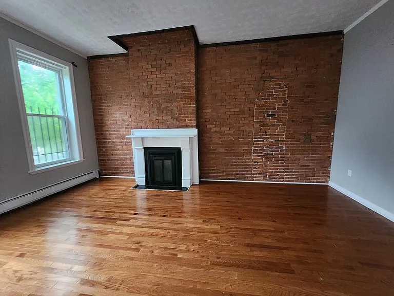 26 Lyon St #11 — Photo 2