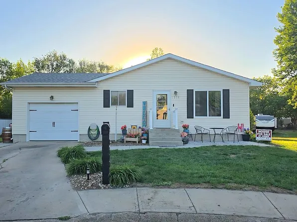1228 Warren Ln, Grand Island, NE 68801