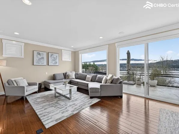 3825 201st Ct SE, Sammamish, WA 98075