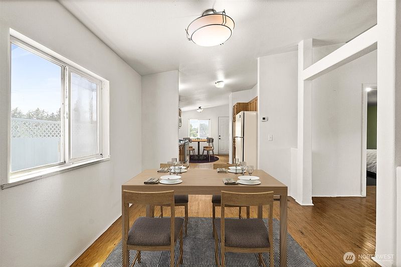 5th image of 503 S EXCHANGE Street