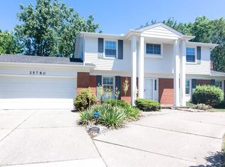 25780 Kilreigh Dr, Farmington Hills, MI 48336