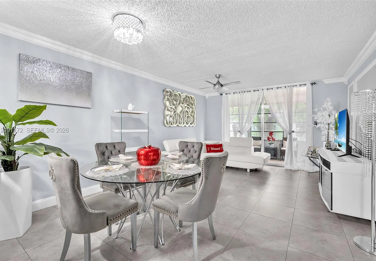 Lime Bay Condominium 4 — Photo 1