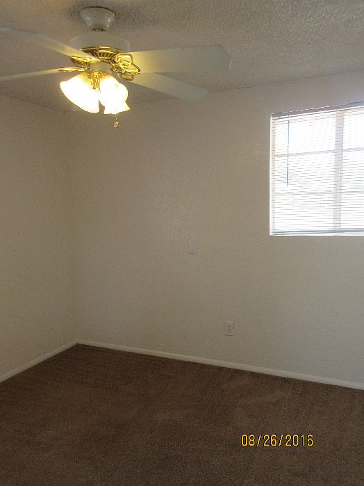 1st image of 3247 E Greenway Ln
