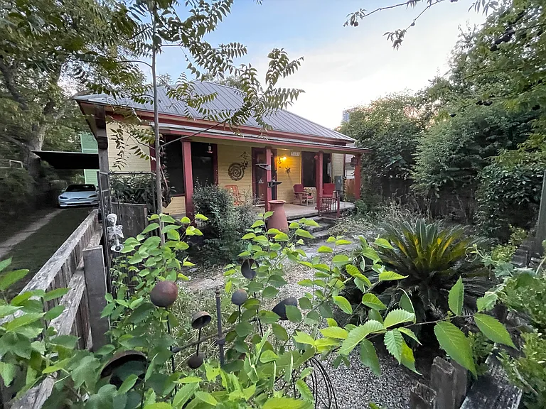 1211 Garden St — Photo 2