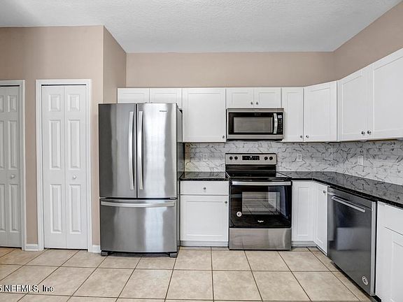 3rd image of 738 SCRUB JAY Drive