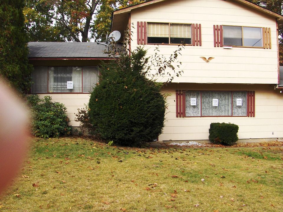 2nd image of 8 Mulberry Ln