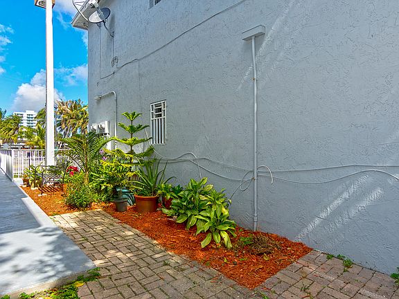 3rd image of 140 NW South River Dr #4405