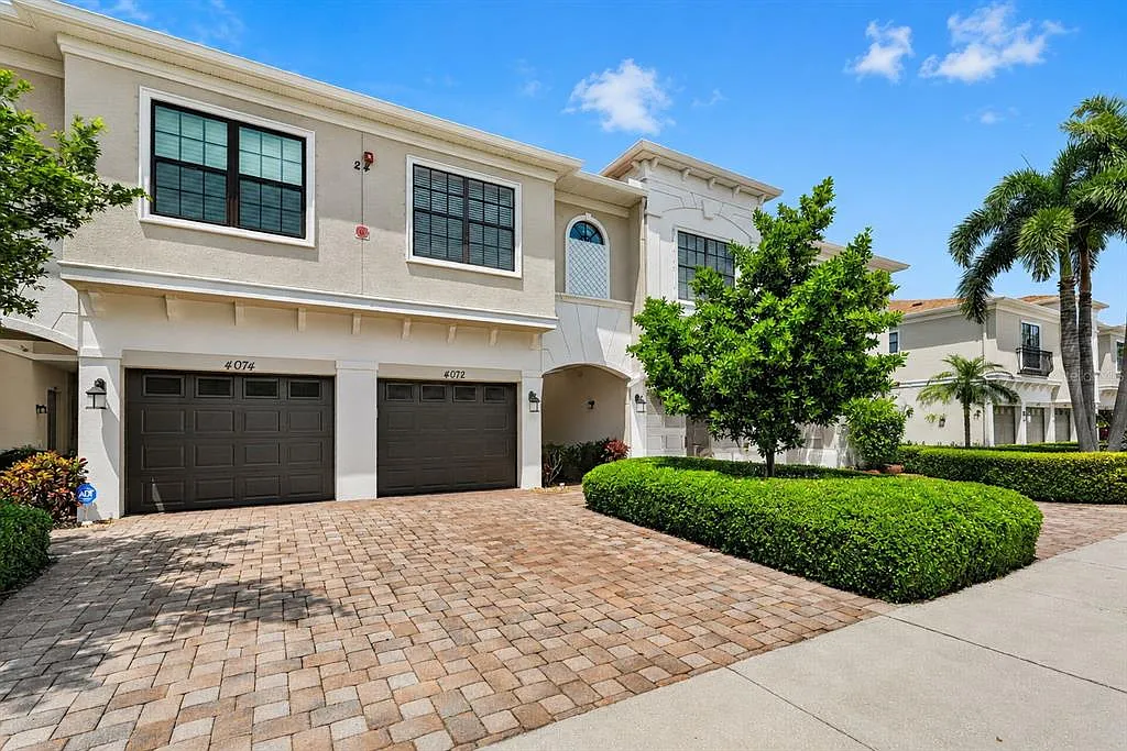 3 bed, 2.5 bath, 1300 sqft, $2,200 — Photo 1