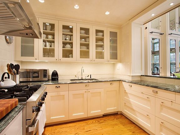 3rd image of 10 E 81st St APT 3